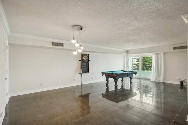 recreation room with visible vents, a textured ceiling, and baseboards