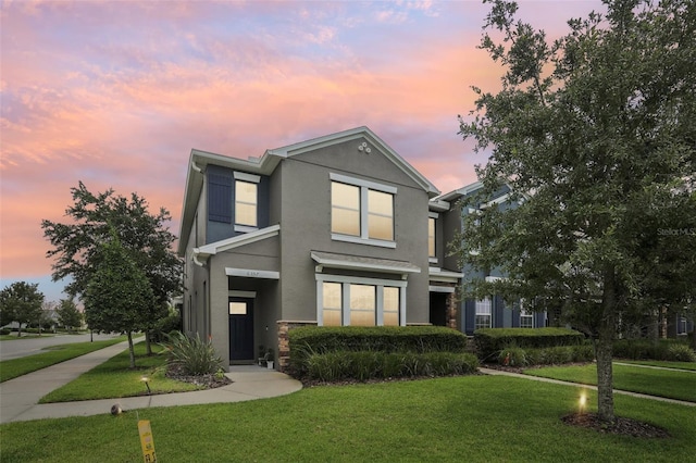 view of front of home featuring a yard