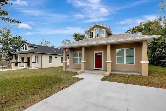 view of front of home with covered porch and a front lawn