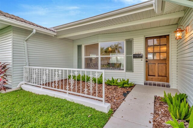 property entrance with covered porch