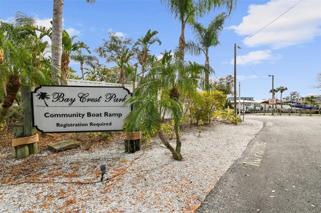 view of community / neighborhood sign