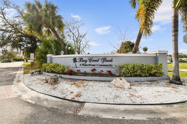 view of community / neighborhood sign