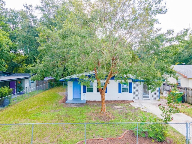 view of front of property with a front yard