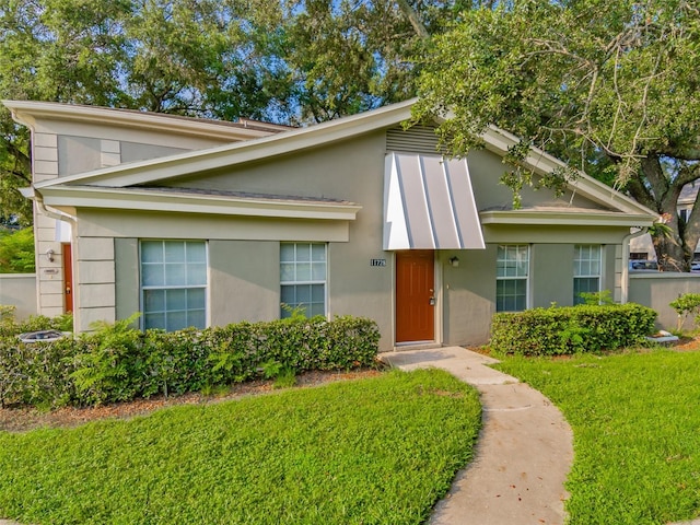 view of front of property featuring a front yard and stucco siding