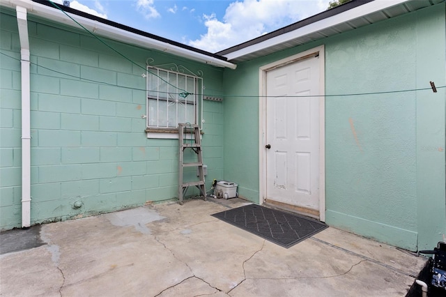 property entrance featuring a patio and stucco siding