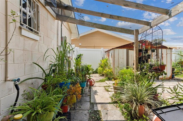 view of yard featuring a pergola