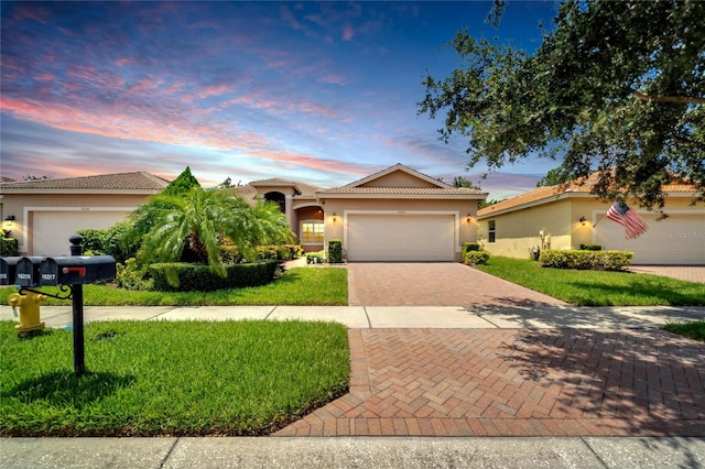 view of front of house featuring a lawn and a garage