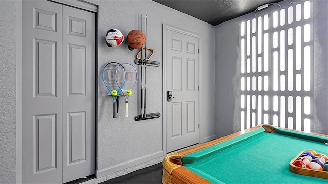 playroom featuring pool table