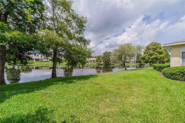 view of yard featuring a water view