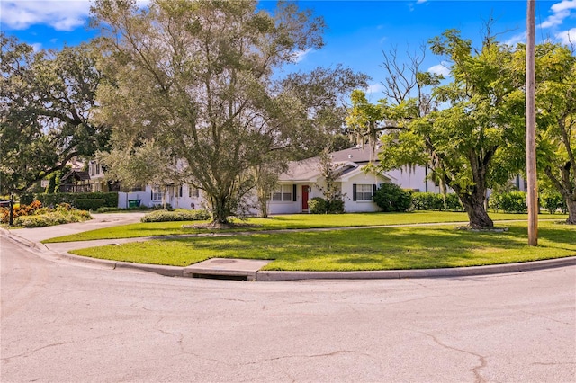 view of front of home featuring a front lawn