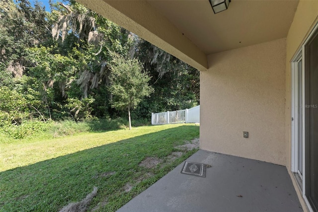 view of yard featuring a patio