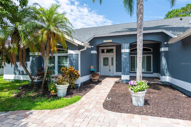 entrance to property featuring a porch