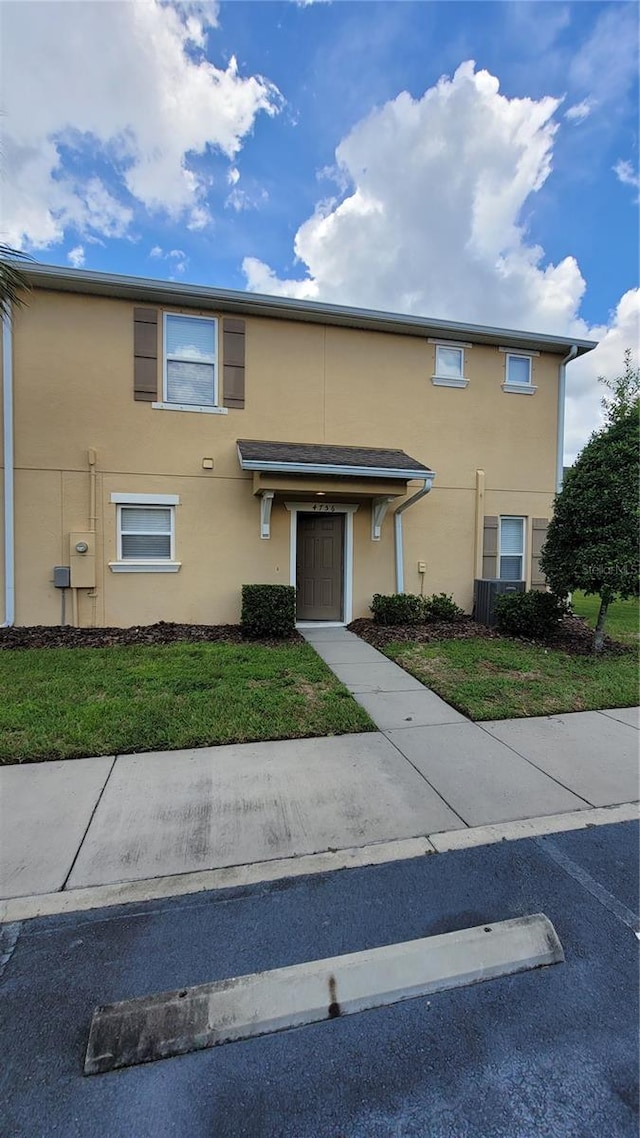 view of front of property with a front lawn