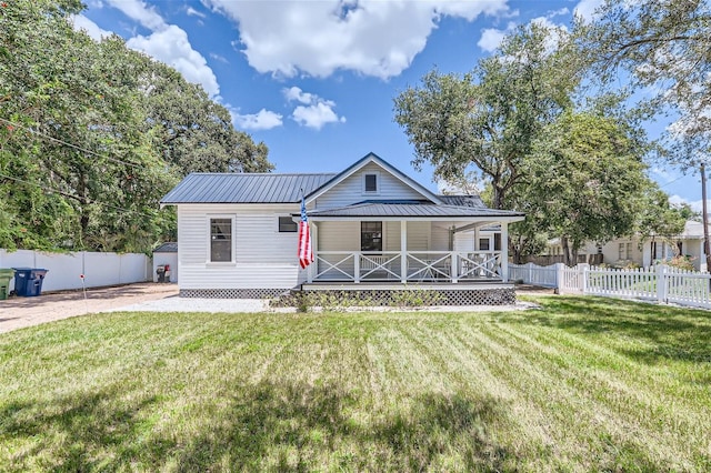 view of front of house featuring a front lawn and covered porch