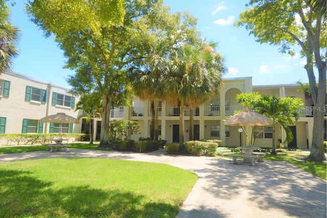 4335 Aegean Dr Unit 106A, Tampa, FL 33611 - view of community with a lawn