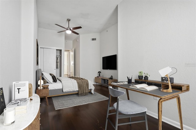 bedroom featuring baseboards, visible vents, a ceiling fan, and wood finished floors