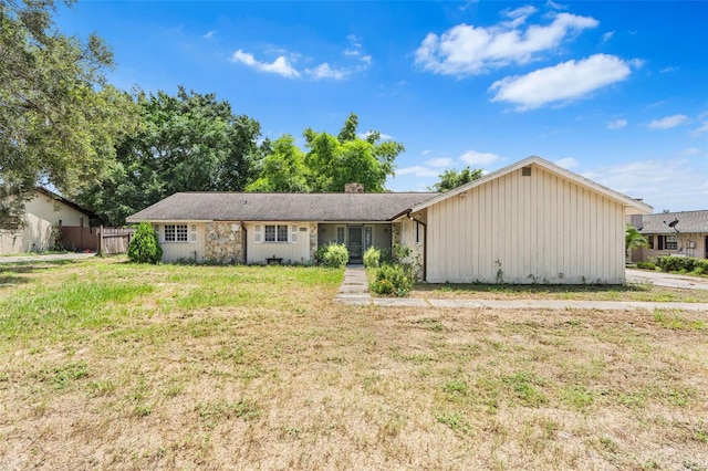 single story home featuring a front yard