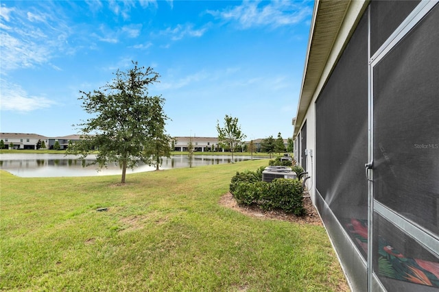 view of yard featuring a water view