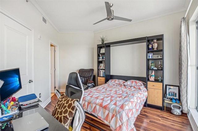 bedroom with wood finished floors, visible vents, baseboards, a ceiling fan, and ornamental molding