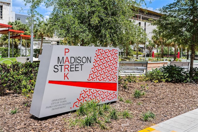 view of community / neighborhood sign