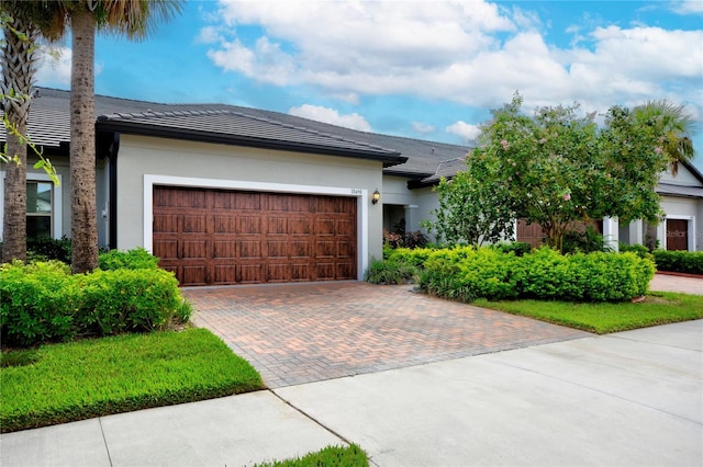 view of front of house featuring a garage