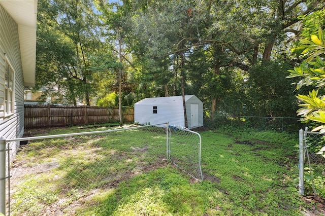 view of yard with a storage unit