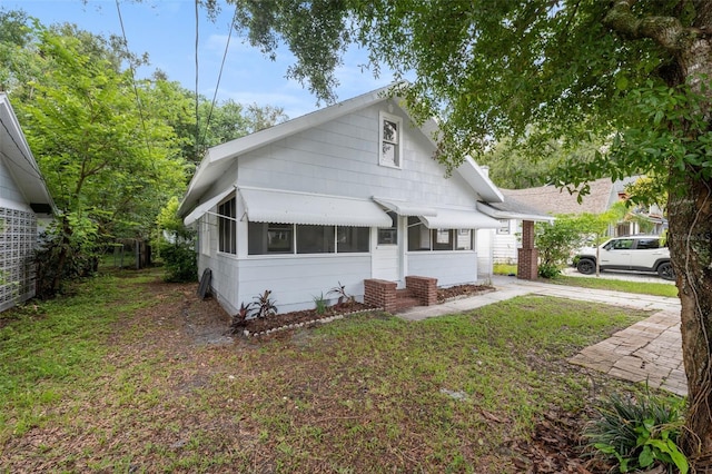 view of front of property with a front lawn