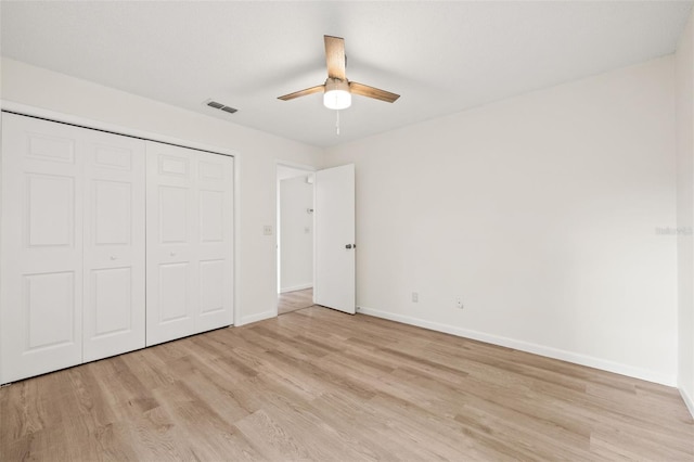 unfurnished bedroom featuring light wood-type flooring, a closet, and ceiling fan