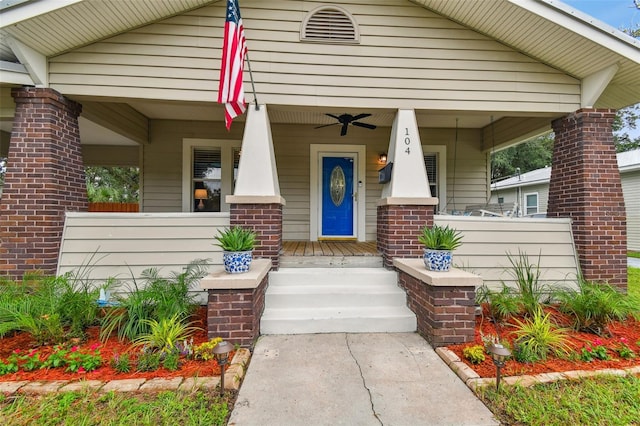 view of front facade featuring covered porch and ceiling fan