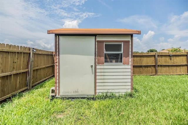 view of outdoor structure featuring a yard