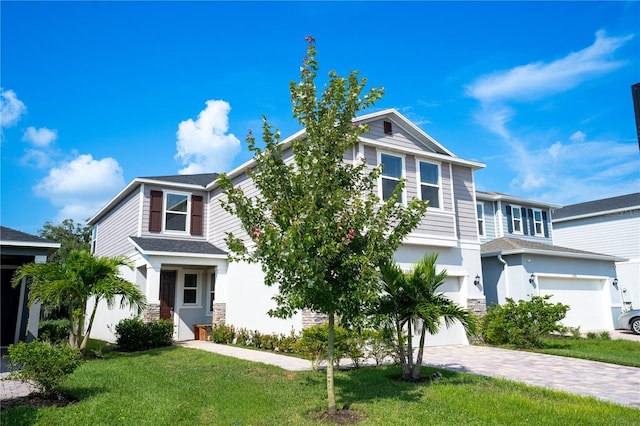 view of front facade featuring a front yard