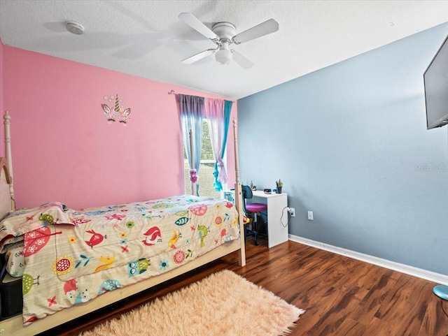 bedroom featuring a textured ceiling, ceiling fan, and hardwood / wood-style flooring