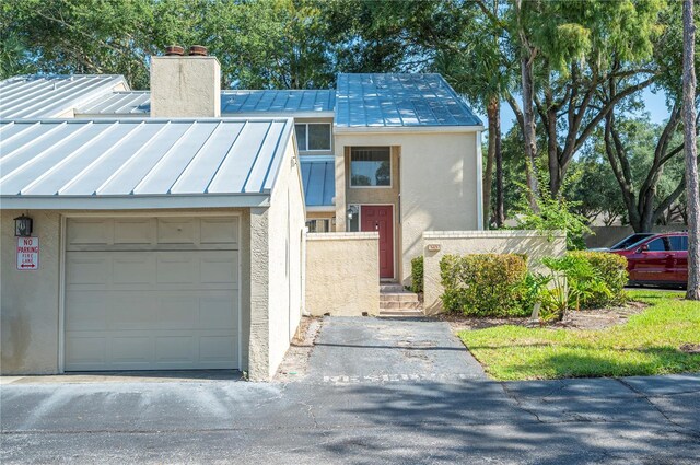 view of front facade featuring a garage