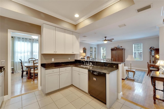 kitchen with visible vents, ornamental molding, a sink, dishwasher, and a peninsula