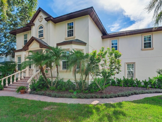 view of front of house with a front yard