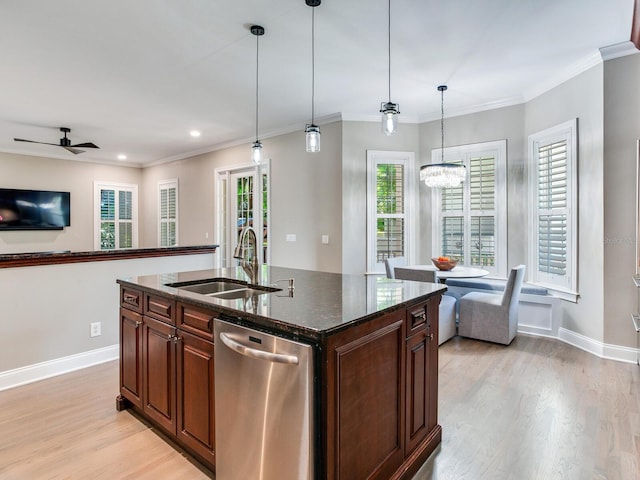 kitchen featuring a center island with sink, ceiling fan with notable chandelier, dishwasher, light hardwood / wood-style flooring, and sink