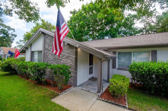 view of front of property with a front lawn