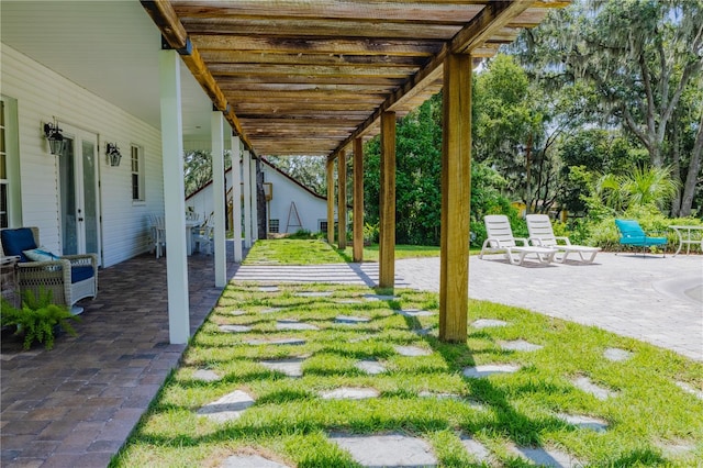 view of yard featuring a patio