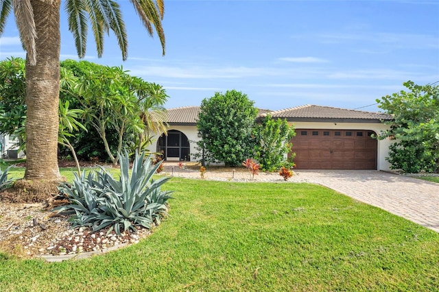 view of front of home featuring a garage and a front yard