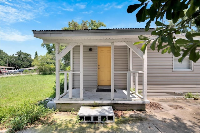 entrance to property featuring crawl space and a yard