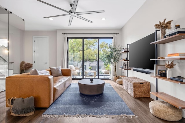 living area with a ceiling fan, dark wood-style flooring, and recessed lighting