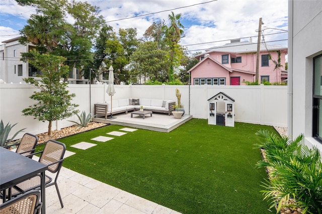 view of yard featuring a patio, outdoor lounge area, and a fenced backyard