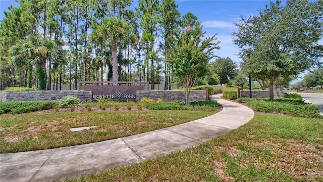 view of home's community featuring a yard