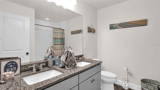 full bathroom with a shower with curtain, a sink, toilet, and double vanity