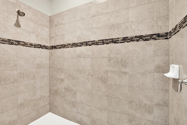 bathroom featuring tiled shower