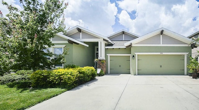 view of front facade featuring a garage