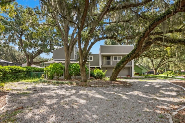 view of front of house featuring driveway and stucco siding