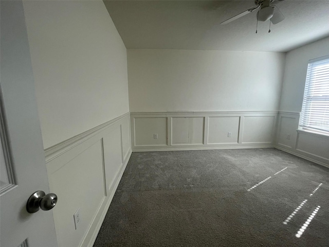 carpeted empty room featuring ceiling fan