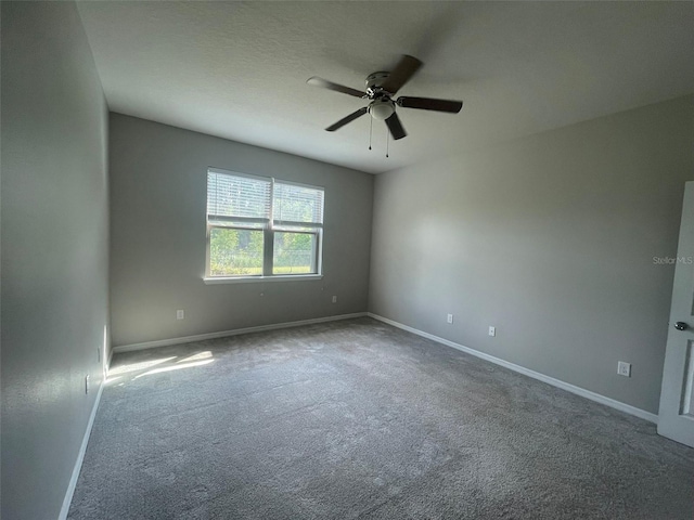 carpeted empty room featuring ceiling fan