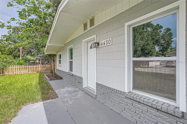 entrance to property featuring a yard